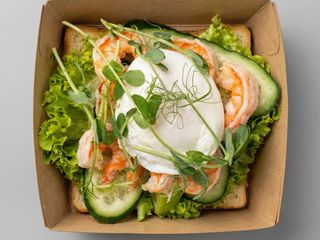 Смачний сніданок Бенедикта з креветками (265грам)