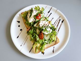 ВЕЛИКИЙ сніданок Бенедикта з лососем (530грам)