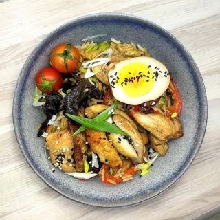 Рис з курочкою в устрично-соєвому соусі (330г)