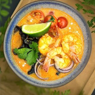 Суп Том Ям з тигровими креветками (450г)