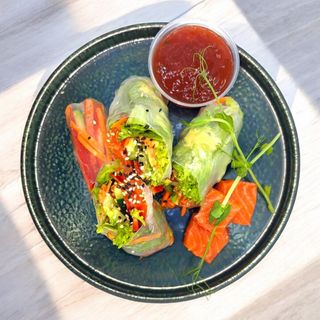 Спринг рол з лососем (160/40г)