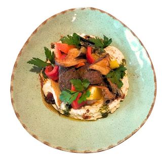 Хумус з печеними овочами та ерінгами