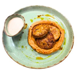 Мітболи курячі з бататом з сочевичним пюре