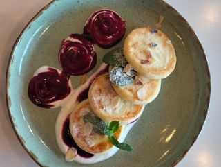 Сирники з ягідним кюлі