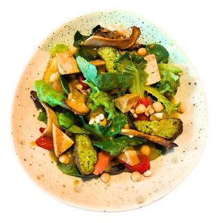 Салат із фалафелем і тофу