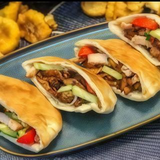 Піта з куркою та картоплею фрі (400г)