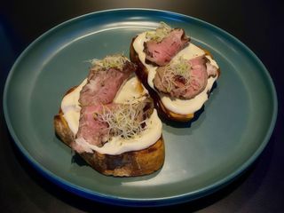 Брускети з ростбіфом (180g)