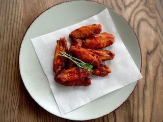 Крило куряче в гострому соусі (340g)