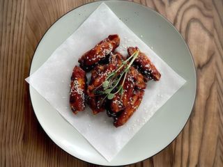 Крило куряче в соусі теріякі та кунжутом (360g)