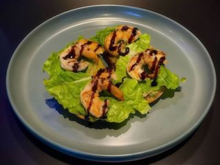 Брускети з тигровими креветками та Гуакамоле (215g)