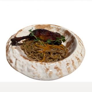 Качина ніжна з гречаною локшиною та лисичками