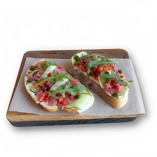 Брускети з тунцем, томатами та каперсами (290 г)