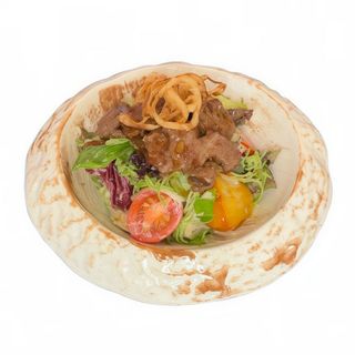 Салат з телятиною та смаженою картоплею