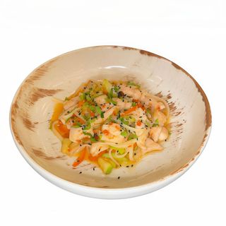 Удон з куркою під солодким чилі