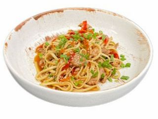 Удон з овочами, свининою та соусом теріякі