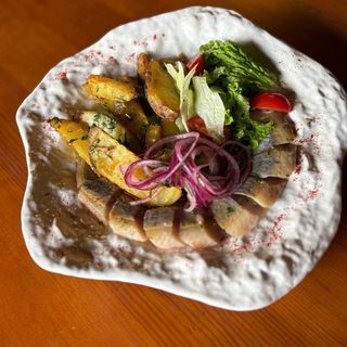 Оселедець з цибулькою та гарячою картопелькою (500г)