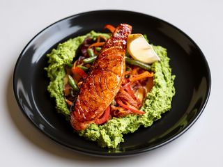 Лосось гриль з пюре з зеленого горошку(130/190гр)