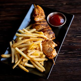 Курячий шашлик з картоплею фрі(280гр)