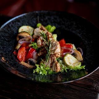 Салат з індичкою та печеними овочами(330гр)