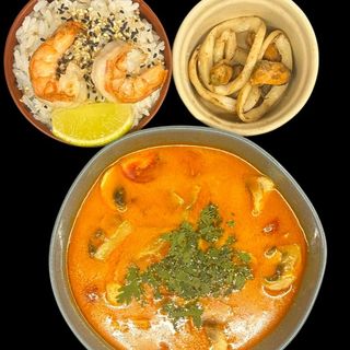 Том ям с Морепродуктами