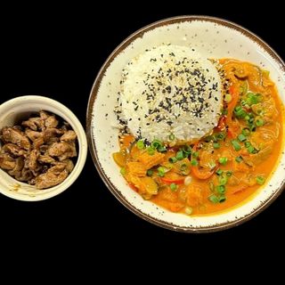 Тай Карі з паровим рисом та телятиною