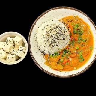 Тай Карі з паровим рисом та тофу