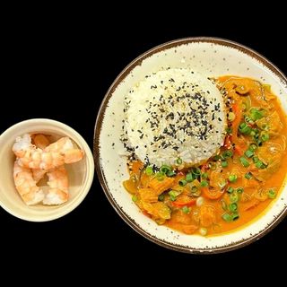 Тай Карі з паровим рисом та креветками