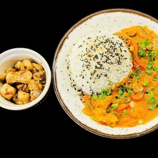 Тай Карі з паровим рисом та куркою