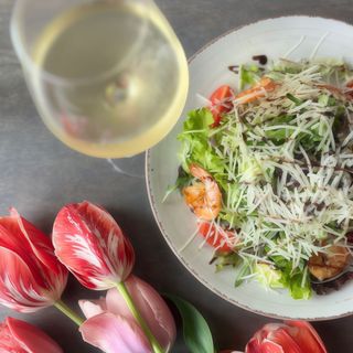 Салат с креветками та авокадо (250г)