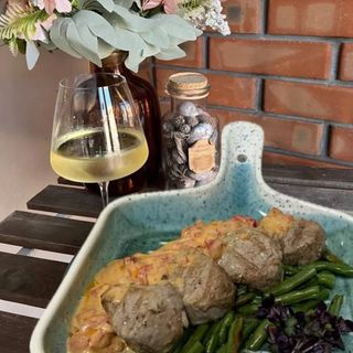 Медальйони зі свинини зі спаржею (200/150)