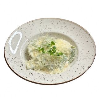 Шпинатні равіолі з лососем та ікорним соусом (200г)