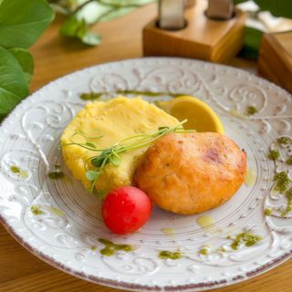 Котлета з лосося з картопляним пюре (280г)