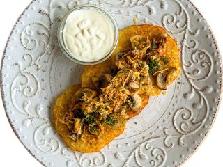 Картопляні деруни з грибами (240/50г)
