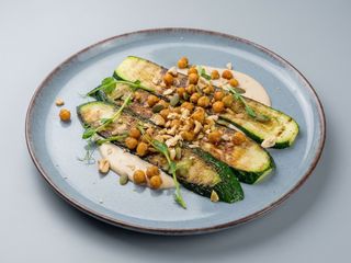 Цукіні з хумусом з білої квасолі (210г)