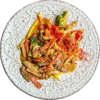 Три види мяса з овочами та картоплею фрі (380г)