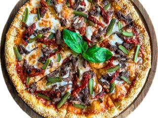 Піца з телятиною і в'яленими томатами (30см)