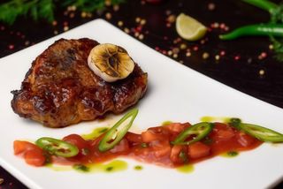 Стейк зі свинини глазурований (250/90/60г)