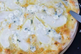 Піца з грушею і сиром Дор-блю (420г/30см)