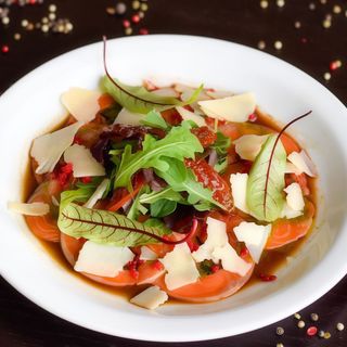 Карпаччо з лосося і морського гребінця (100/70/20г)