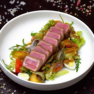 «Нісуаз» з тунцем та анчоусами (300г)