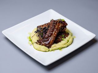 Соковиті свинячі реберця замариновані за авторським рецептом(200/150г)