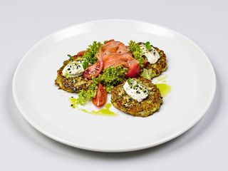 Оладки з цукіні та лососем   (220г)