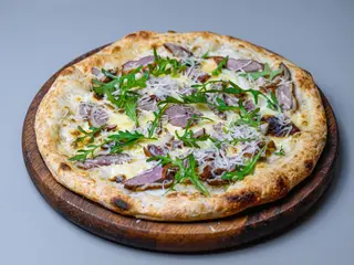Піца з копченою качиною грудкою (400г)