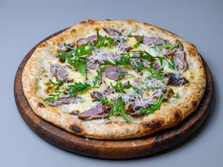 Піца з копченою качиною грудкою (400г)