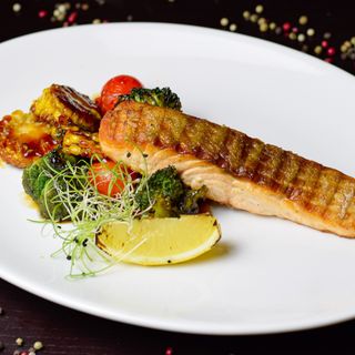 Лосось гриль з овочами (120/210/20 г)