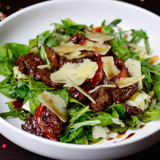 Теплий салат з яловичиною (180 г)