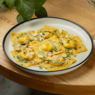 Равіолі з лососем (200 г)