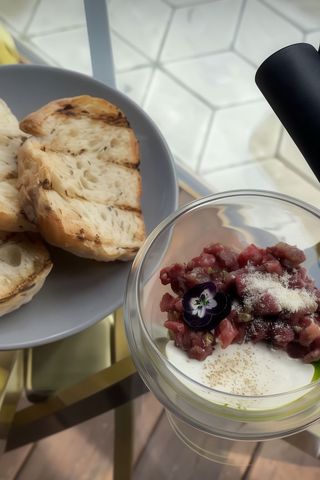 Яловичий тартар з кремом із картоплі (180гр)