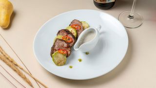 Медальйони з телятини з трюфельним соусом  (290г)