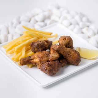 Соковиті крильця у медово-гірчичному соусі (1/2) з картоплею (430г)